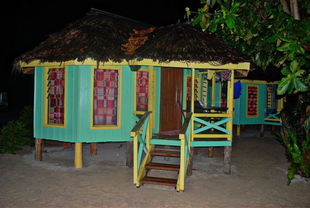 Taufua Beach Fales Lalomanu Room photo